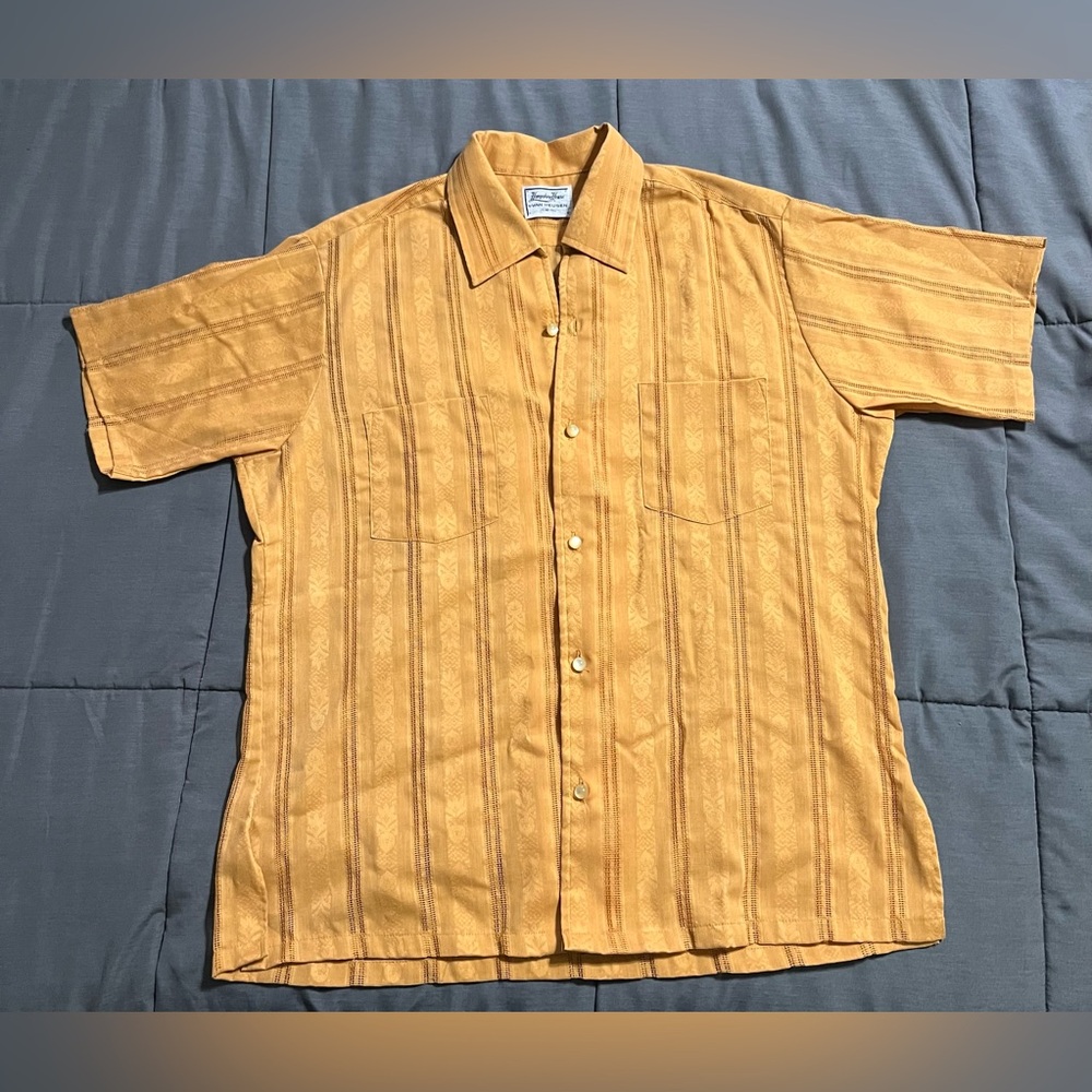 Vintage Hampshire House by Van Heusen gold embroidered Short Sleeve Shirt